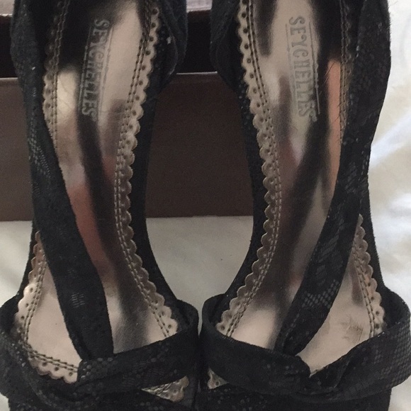 Shoes - Picture 6 of 6